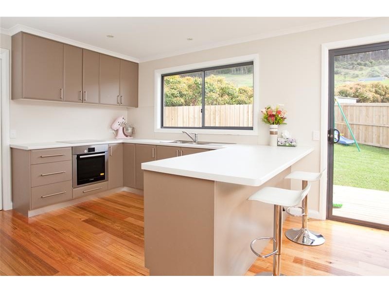 2/14 Beauty View Road, Huonville TAS 7109