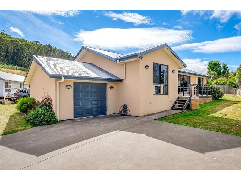 8 Fritton Drive, Dover TAS 7117