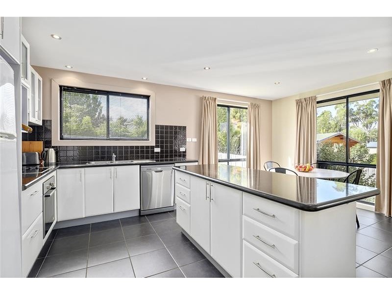 8 Fritton Drive, Dover TAS 7117