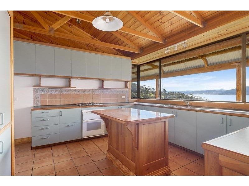 574 Police Point Road, Police Point TAS 7116