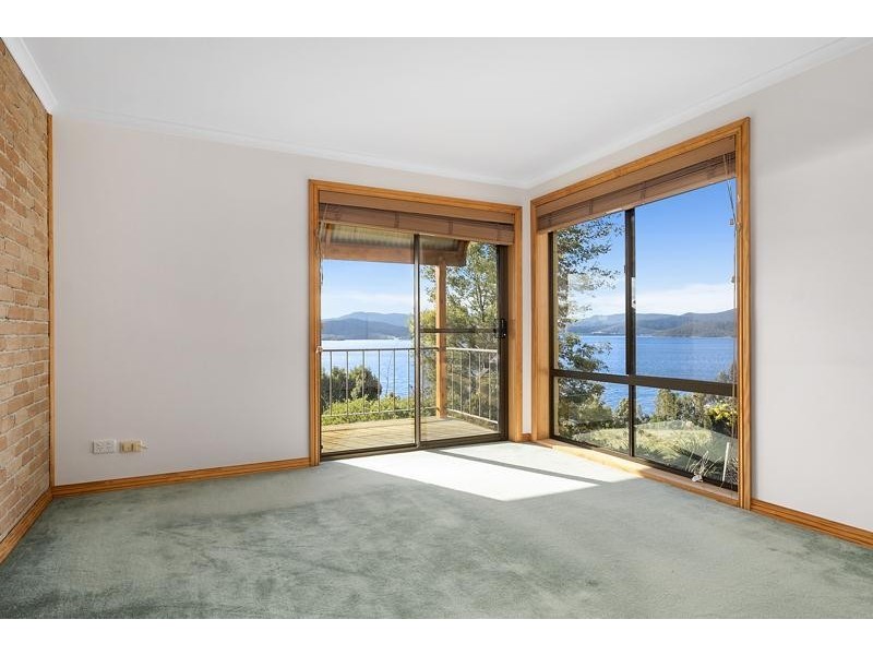 574 Police Point Road, Police Point TAS 7116