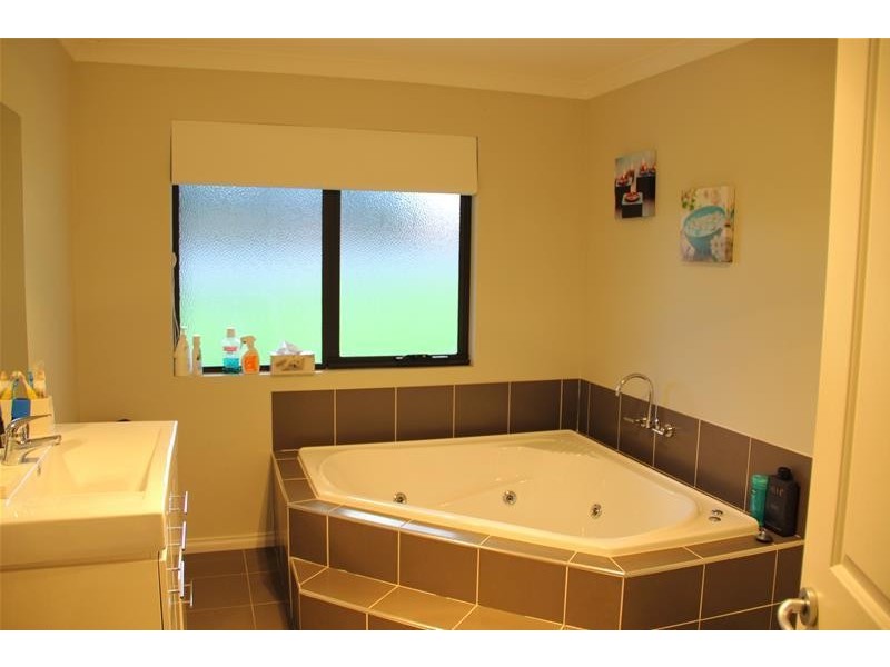 18 Burwood Street, Huonville TAS 7109