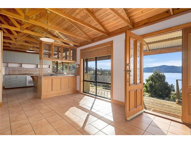 574 Police Point Road, Police Point TAS 7116