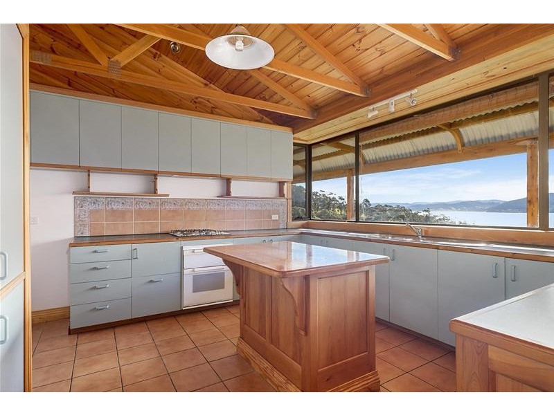 574 Police Point Road, Police Point TAS 7116