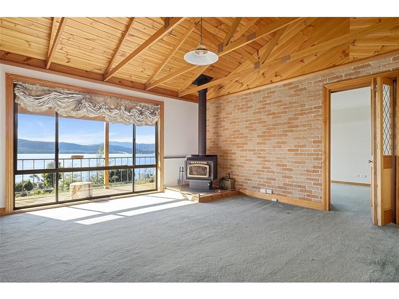 574 Police Point Road, Police Point TAS 7116