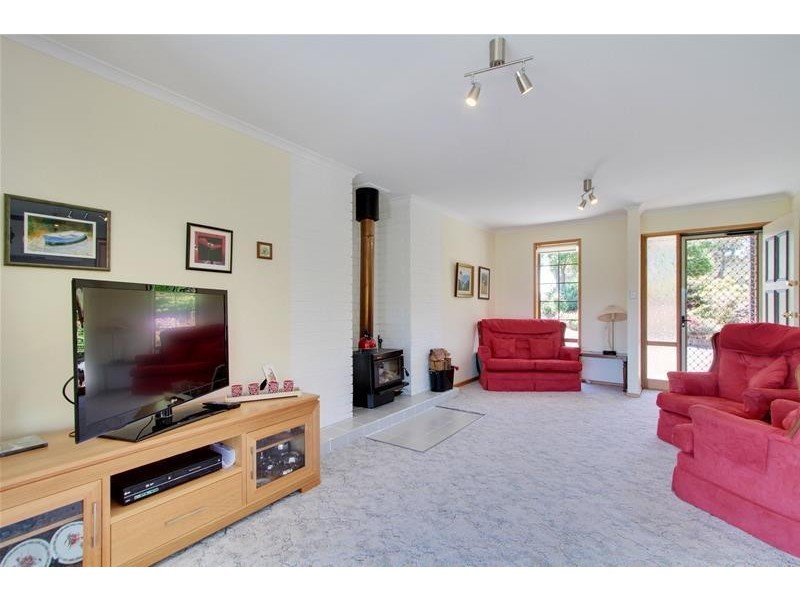 82 Graces Road, Glaziers Bay TAS 7109