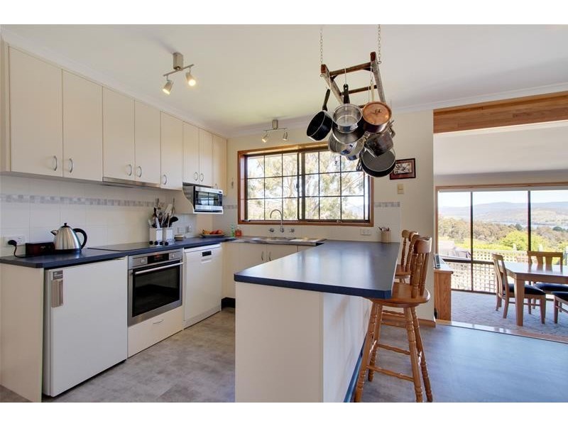 82 Graces Road, Glaziers Bay TAS 7109
