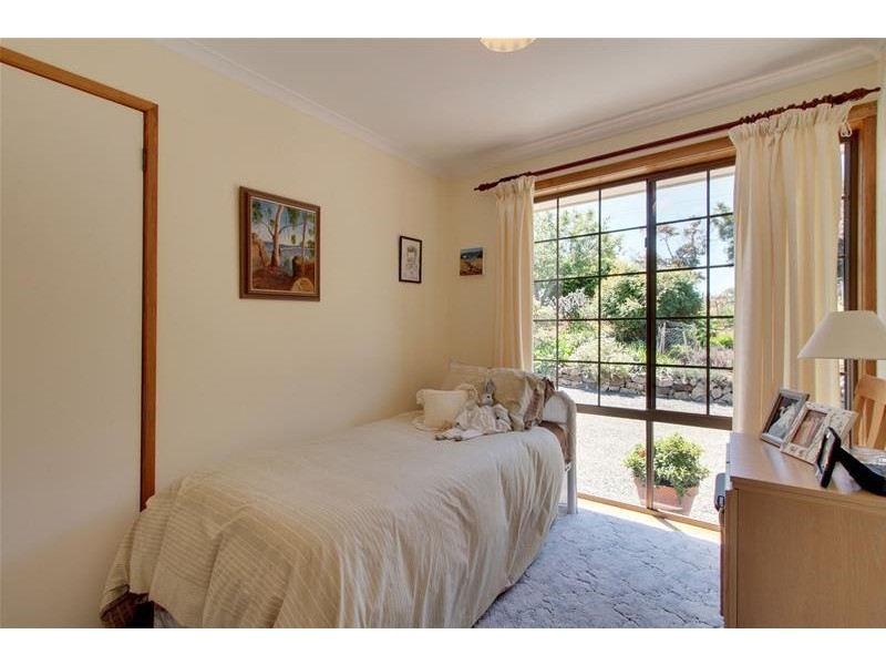 82 Graces Road, Glaziers Bay TAS 7109