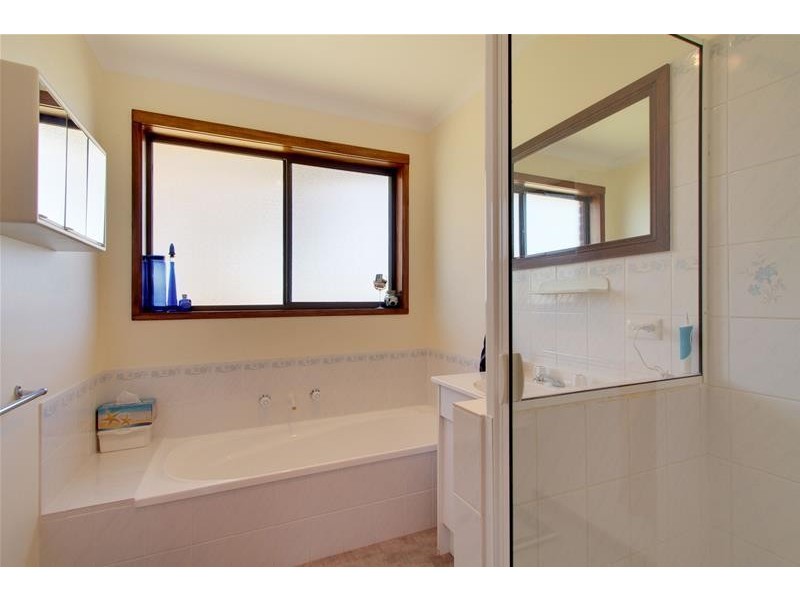 82 Graces Road, Glaziers Bay TAS 7109