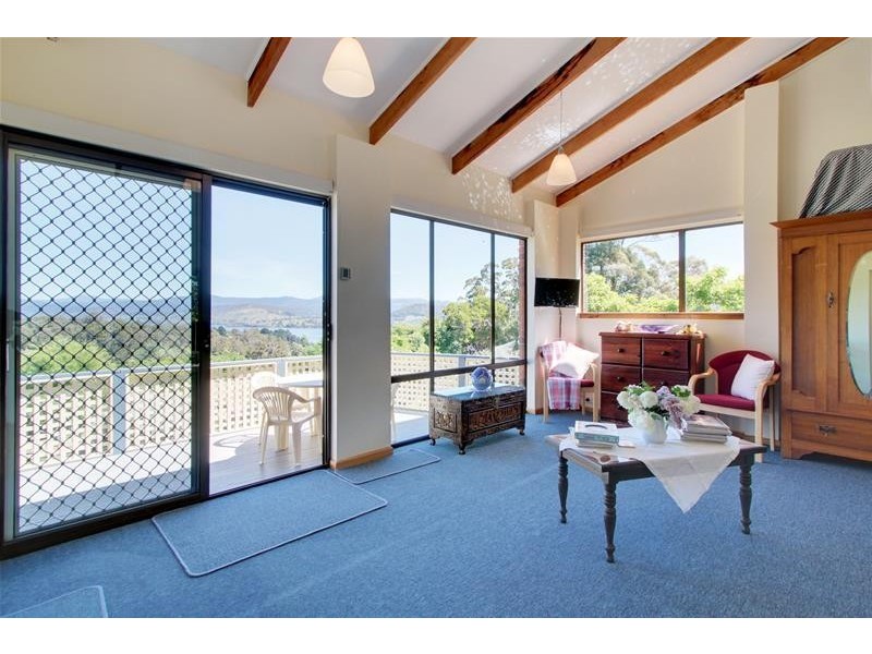 82 Graces Road, Glaziers Bay TAS 7109