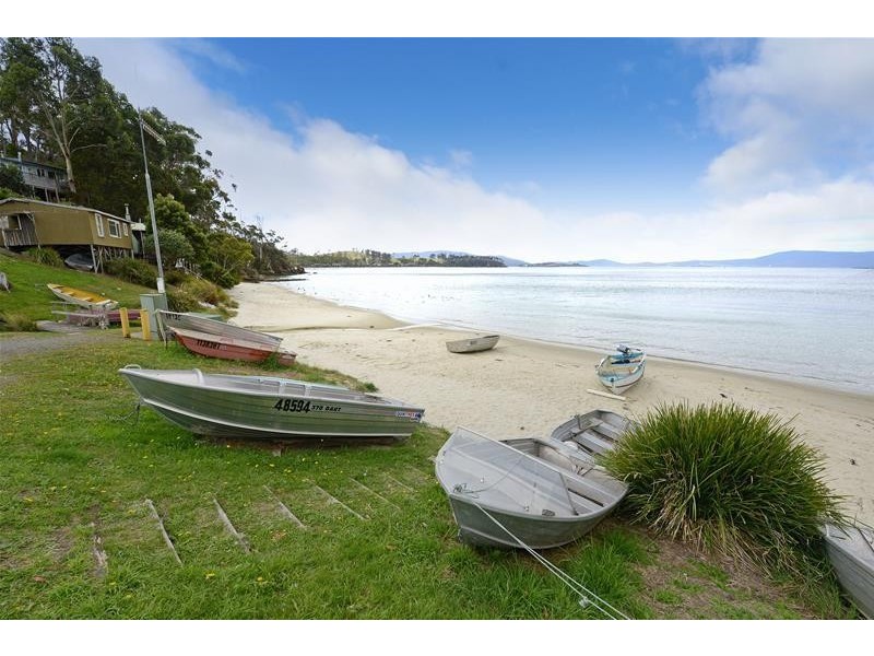 . Little Roaring Beach, Dover TAS 7117