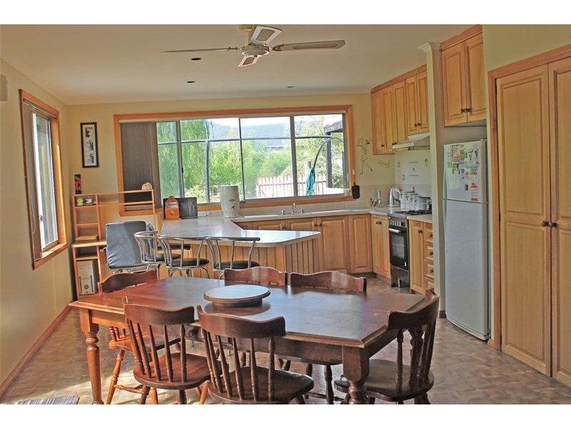 20 Emma Street, Cygnet TAS 7112