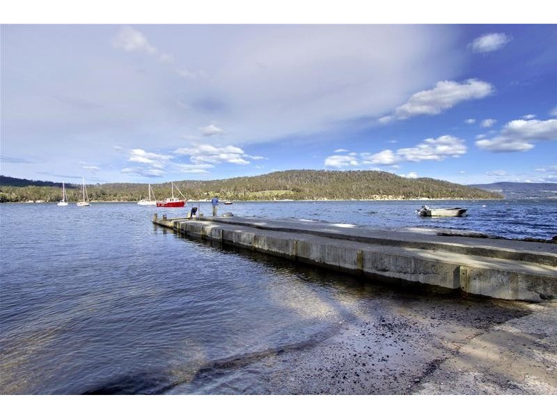 42 Chuter Street, Deep Bay TAS 7112