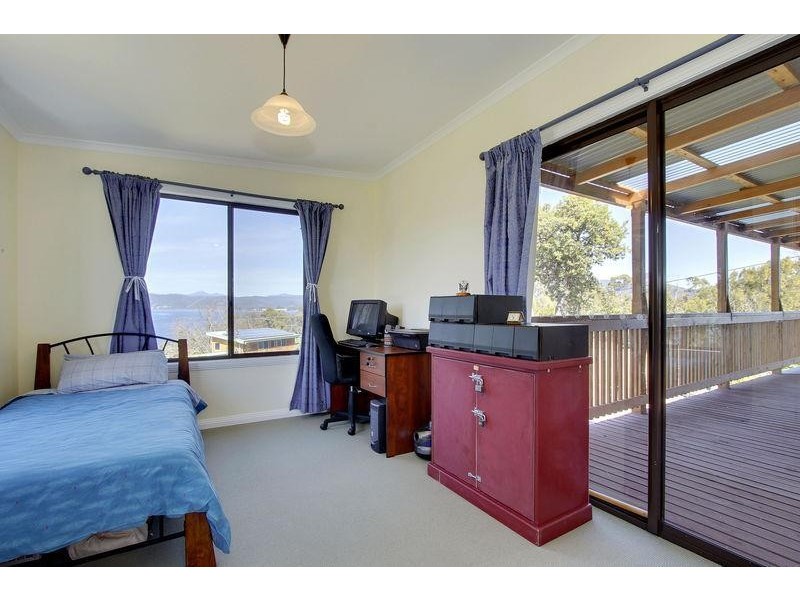 42 Chuter Street, Deep Bay TAS 7112