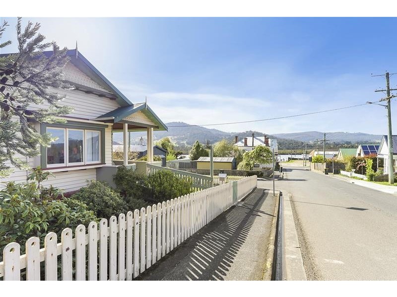 8 New Road, Franklin TAS 7113