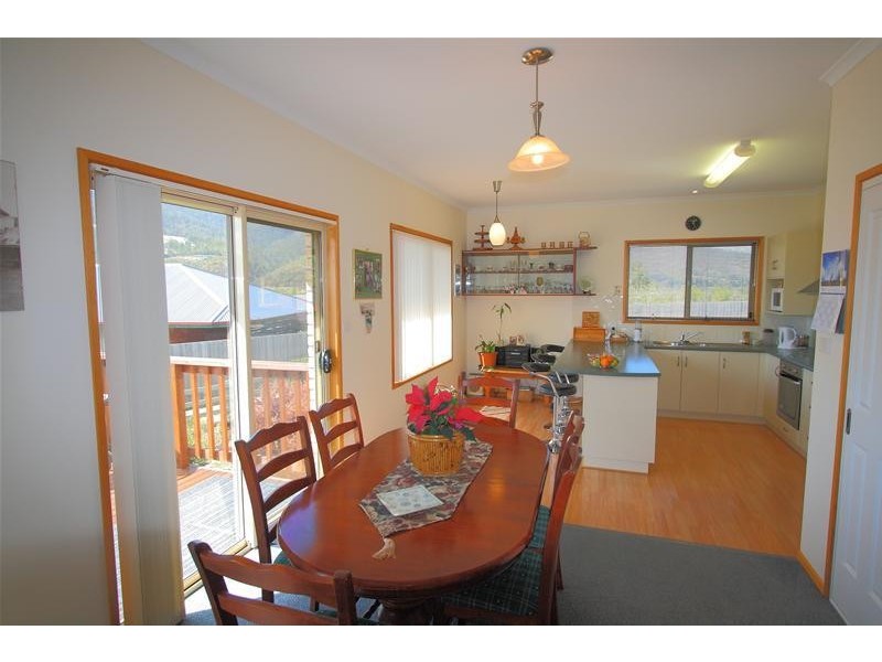 2 Old Apple Court, Huonville TAS 7109