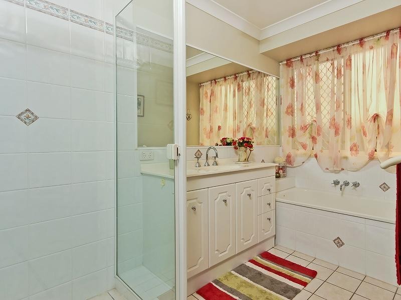 24 Chisholm Court, Albany Creek QLD 4035