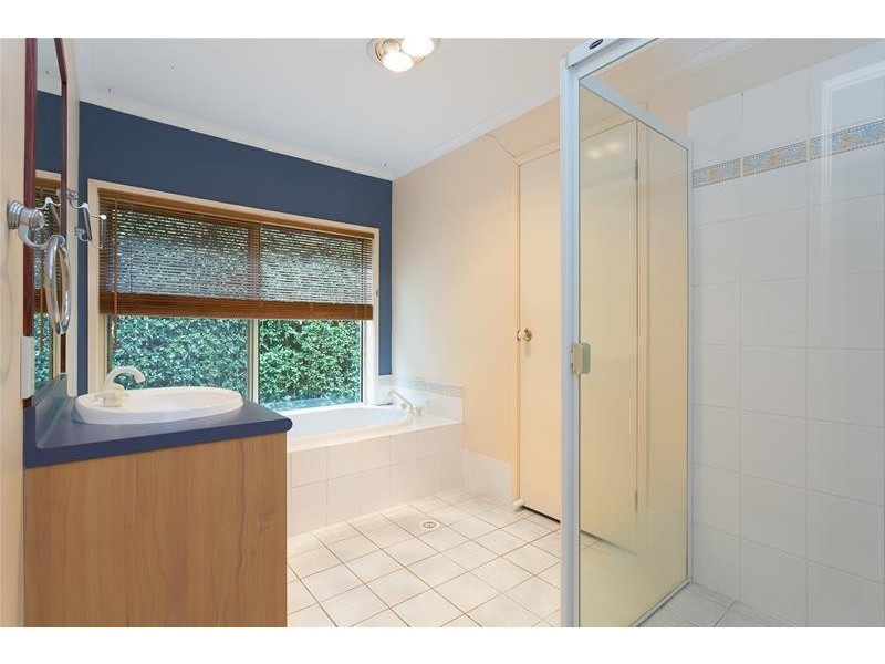 4 Orinda Court, Cashmere QLD 4500