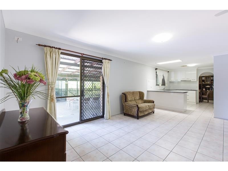 9 Barker Street, Cashmere QLD 4500