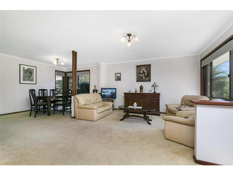 8 Chickowee Street, Albany Creek QLD 4035