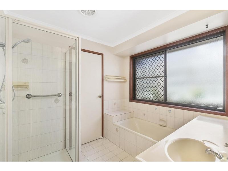 8 Chickowee Street, Albany Creek QLD 4035