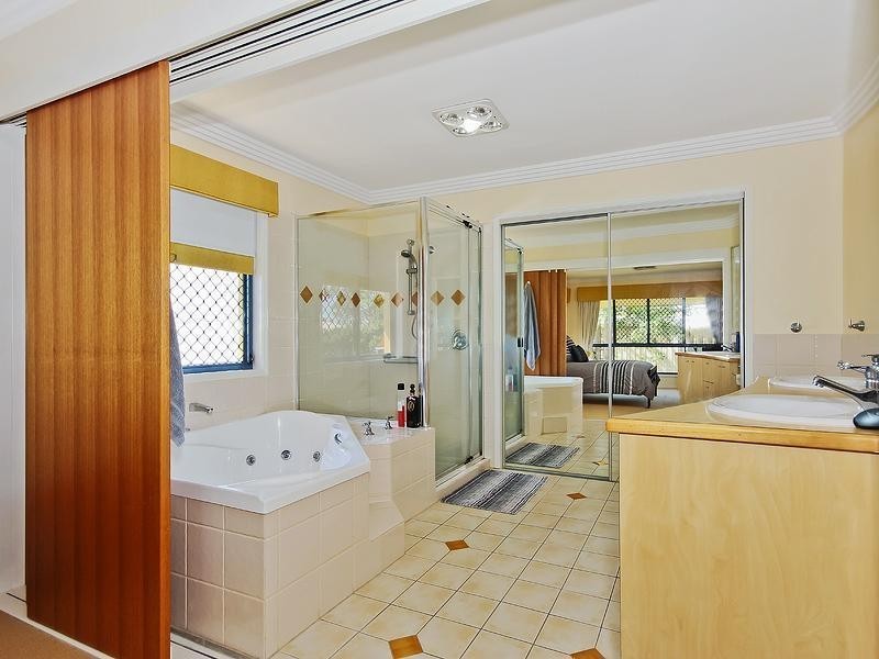 10 Camara Court, Eatons Hill QLD 4037