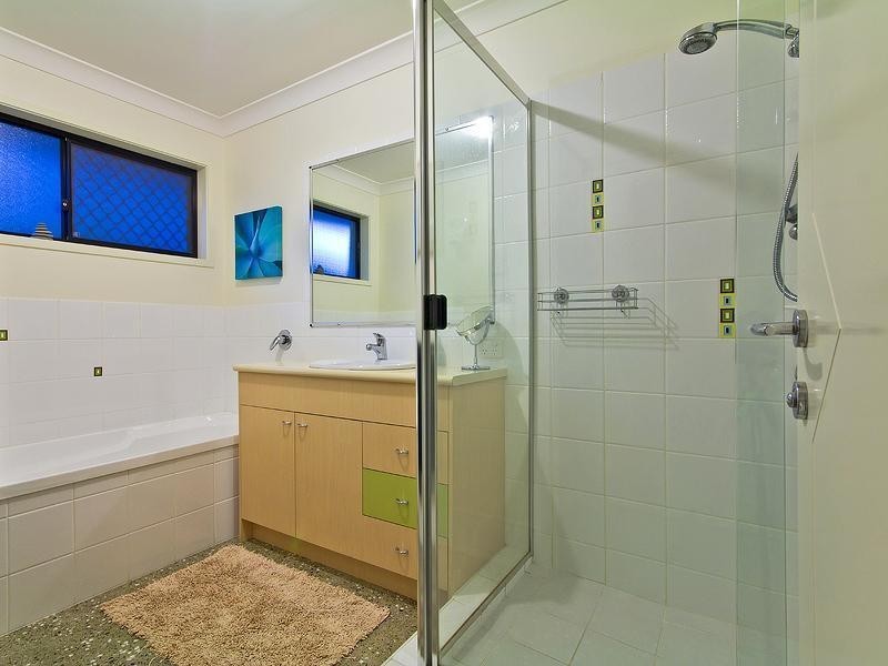 19 Riversleigh Crescent, Eatons Hill QLD 4037