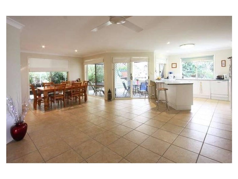 5 Fee Place, Eatons Hill QLD 4037