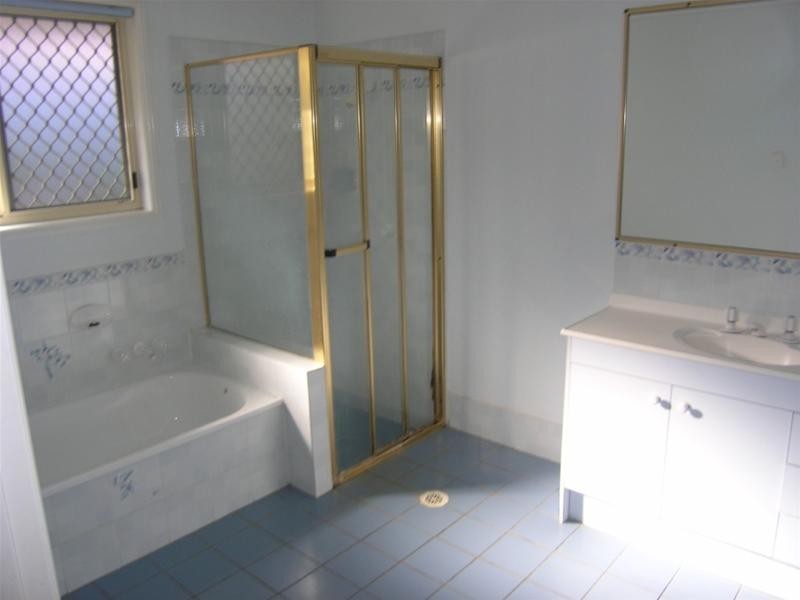 11 Glenside Place, Bridgeman Downs QLD 4035