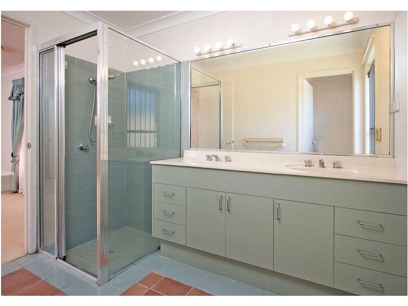 16 The Boulevard, Albany Creek QLD 4035