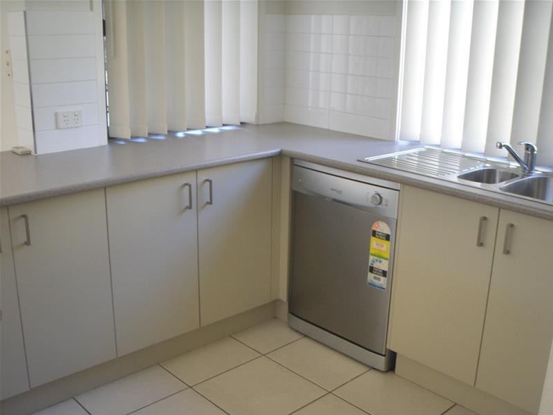 4/118 Samsonvale Road, Strathpine QLD 4500