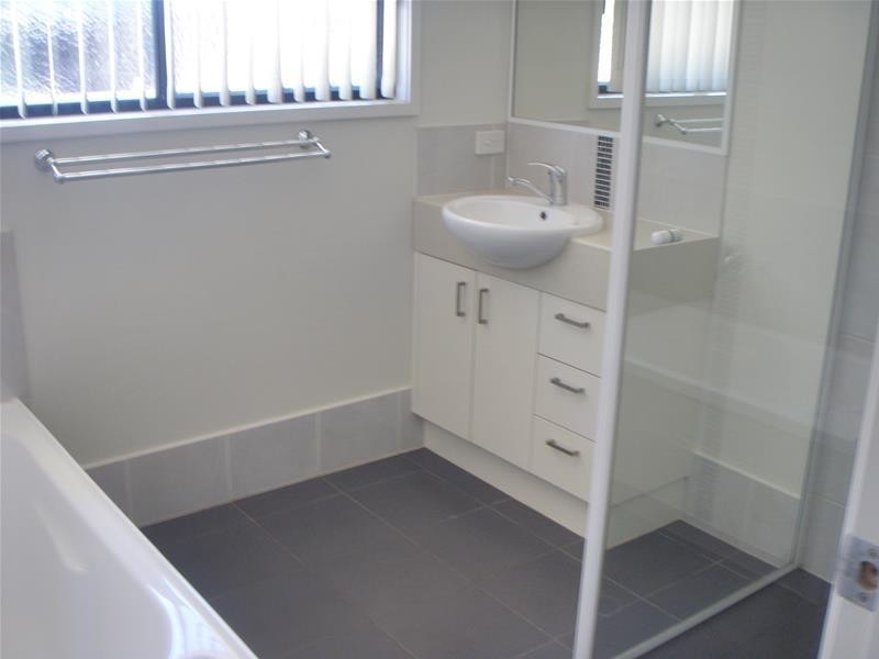 4/118 Samsonvale Road, Strathpine QLD 4500