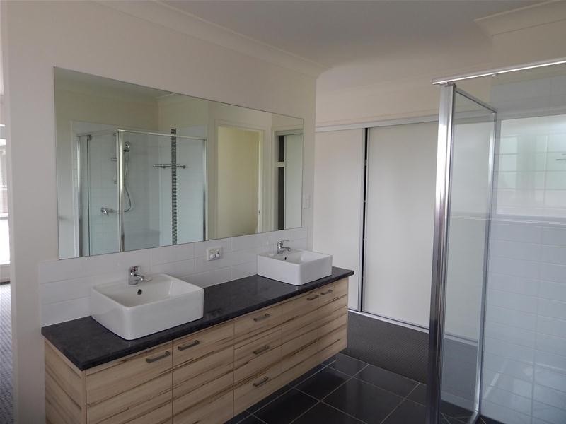 Eatons Hill QLD 4037