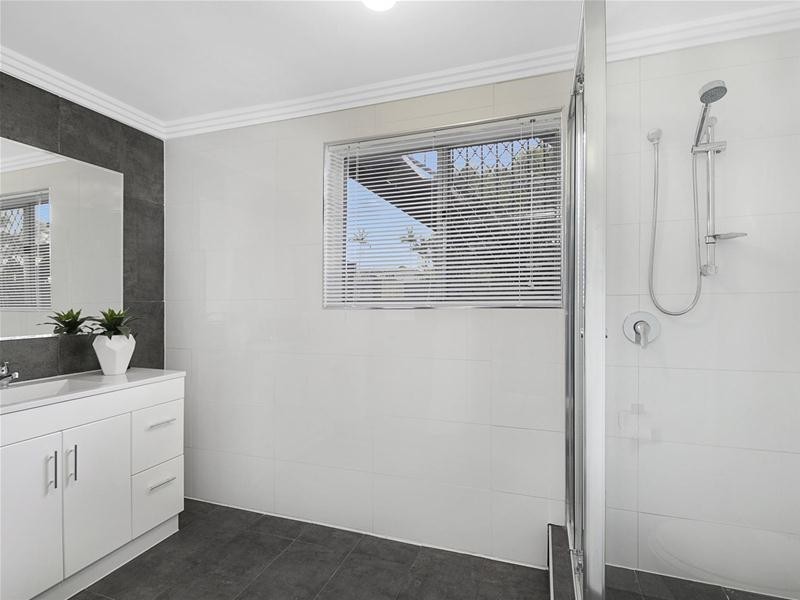 5 Maud Street, Albany Creek QLD 4035