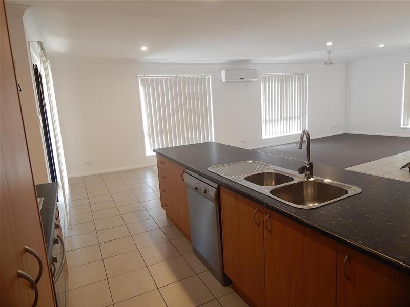 8 Greta Court, Warner QLD 4500