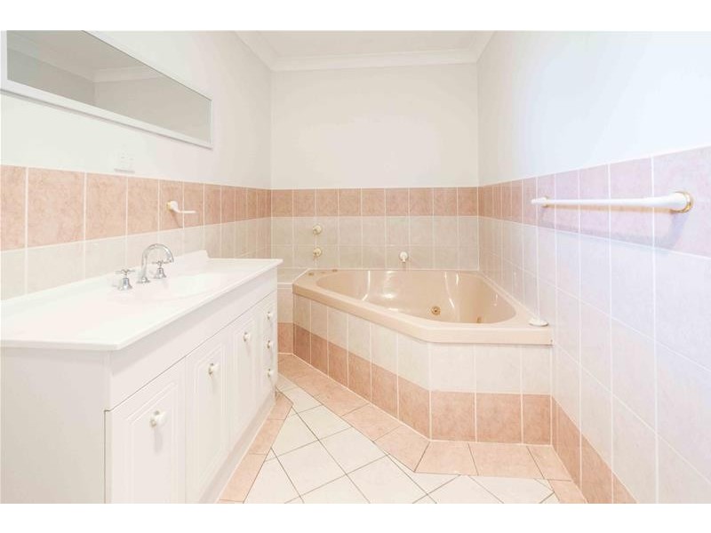 1 Coolabah Crescent, Bridgeman Downs QLD 4035