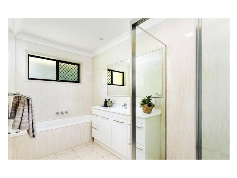 8 Echo  Street, Mitchelton QLD 4053