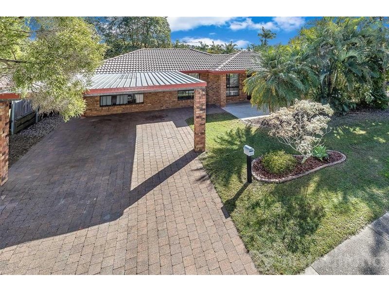 11 Flamingo Drive, Albany Creek QLD 4035