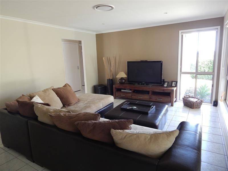 7 Atoll Crescent, Eatons Hill QLD 4037