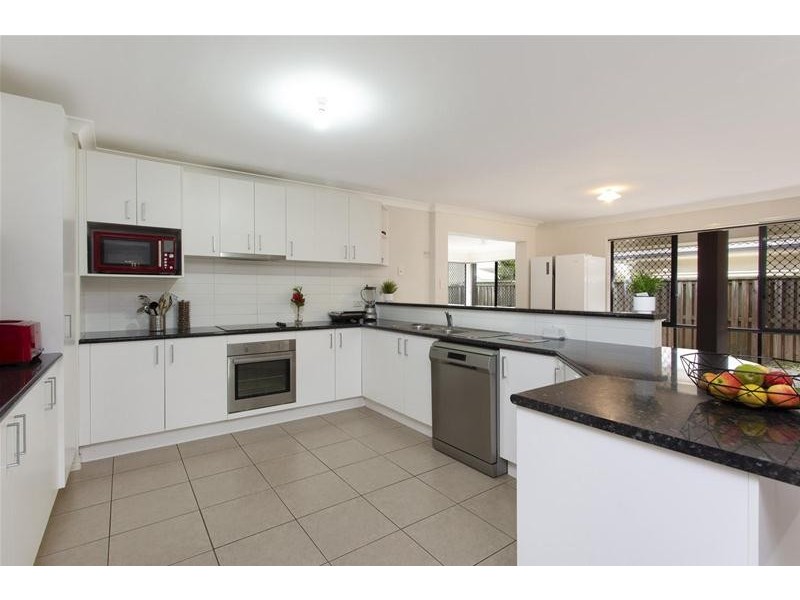 15 Crossing  Drive, Eatons Hill QLD 4037