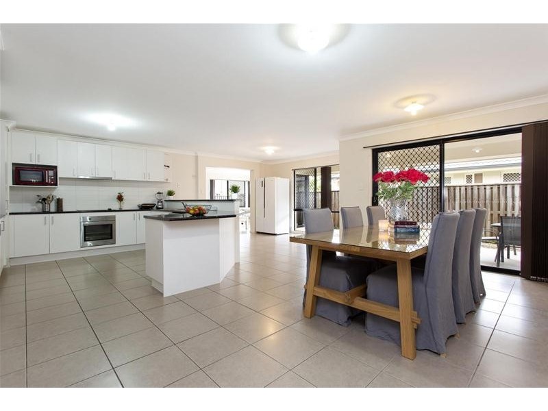 15 Crossing  Drive, Eatons Hill QLD 4037