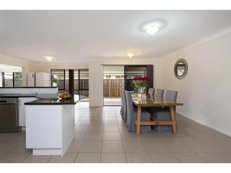 15 Crossing  Drive, Eatons Hill QLD 4037