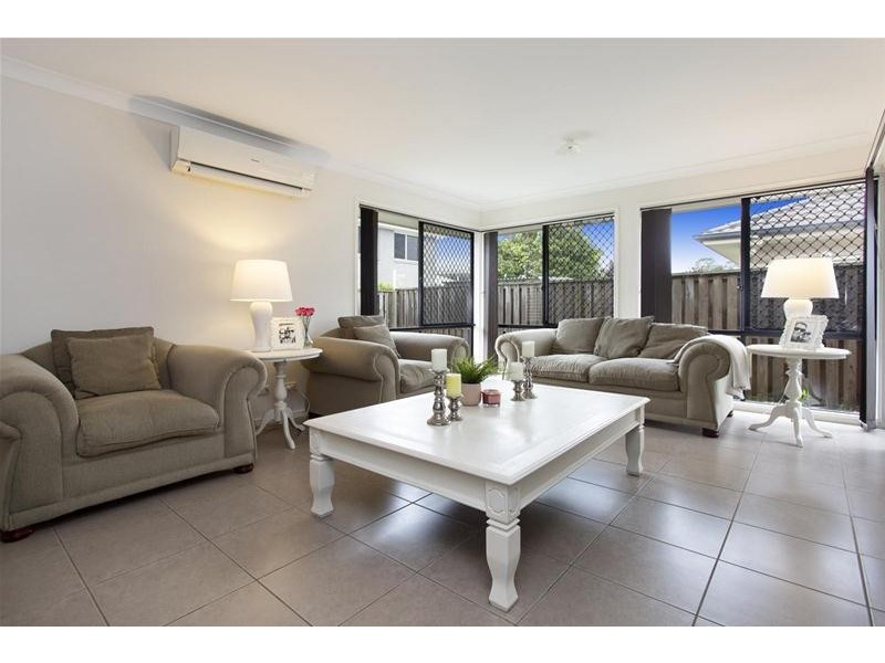 15 Crossing  Drive, Eatons Hill QLD 4037