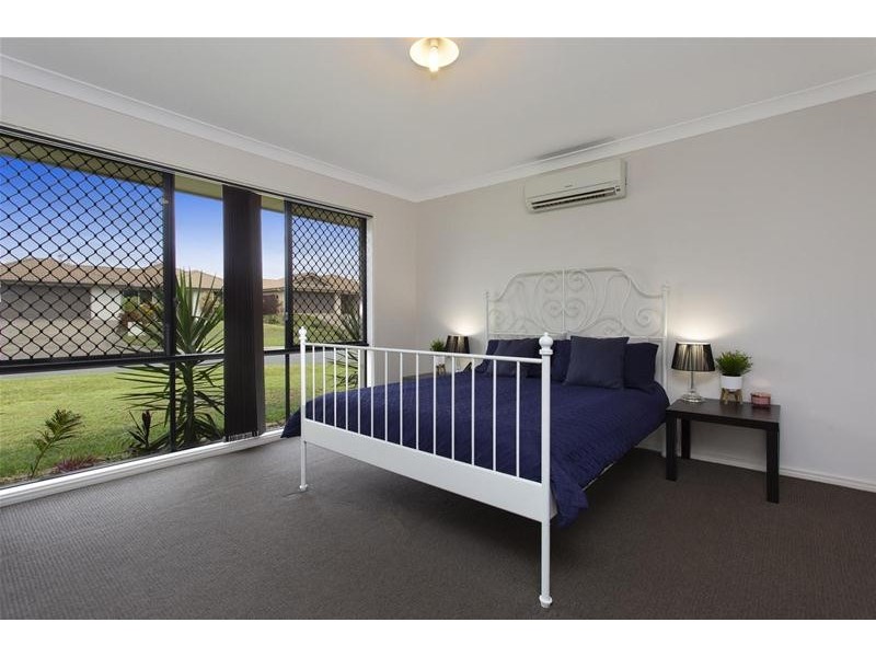 15 Crossing  Drive, Eatons Hill QLD 4037