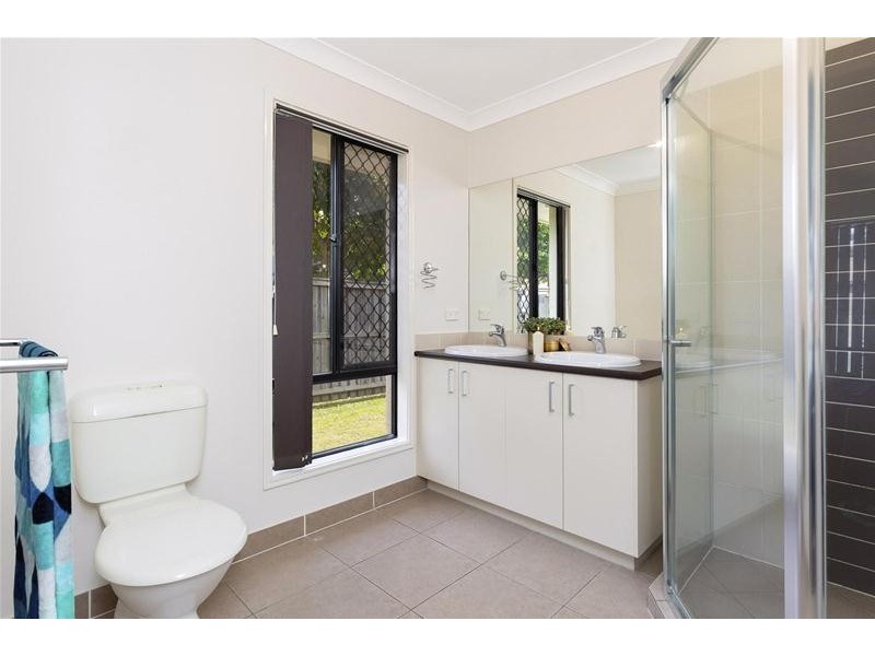 15 Crossing  Drive, Eatons Hill QLD 4037