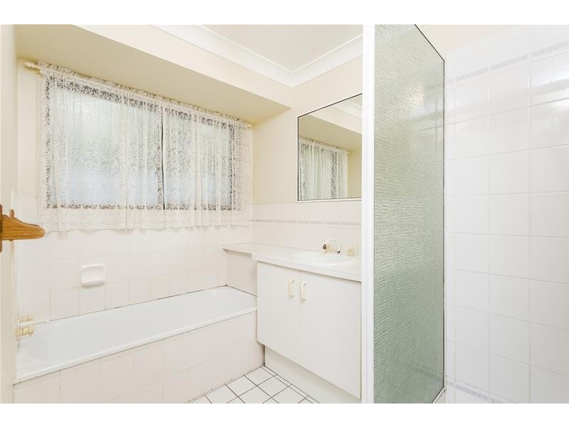 6 Flamingo Drive, Albany Creek QLD 4035