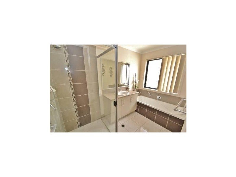 8 Silver Rock Court, Glass House Mountains QLD 4518