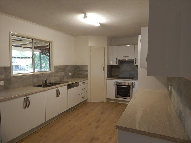 10 Bateman  Street, Strathpine QLD 4500