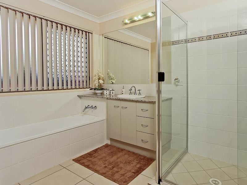 17 Cabarita Crescent, Eatons Hill QLD 4037