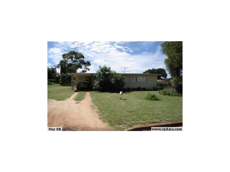8 Francis Street, Kingaroy QLD 4610